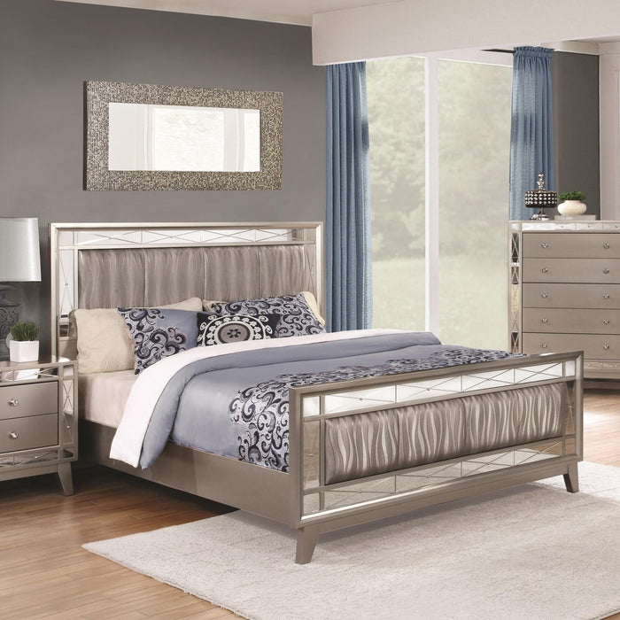 Coaster Furniture Leighton King Upholstered Panel Bed 204921KE IMAGE 1