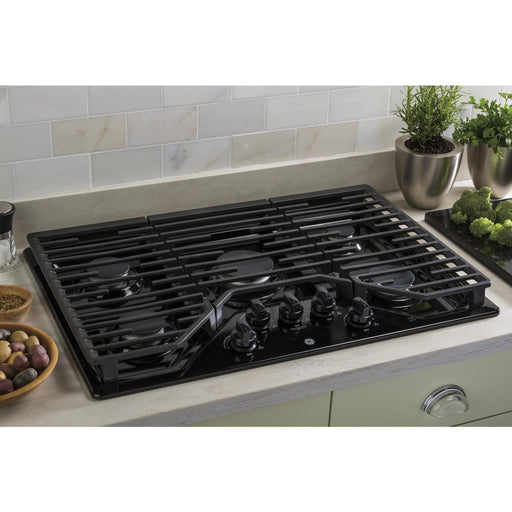 GE 30-inch Built-In gas Cooktop JGP5030DLBB IMAGE 2