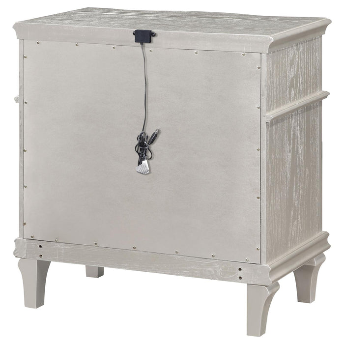 Coaster Furniture Evangeline 3-Drawer Nightstand 223392 IMAGE 7