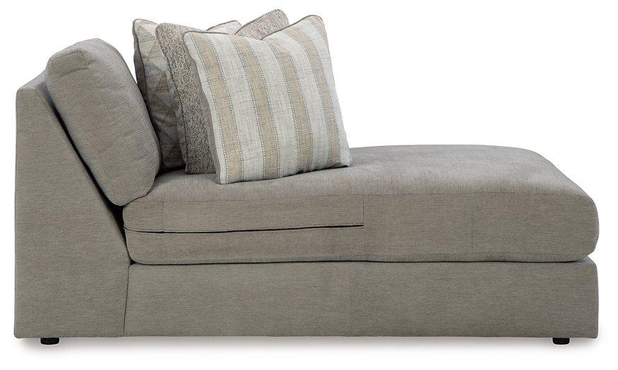 Avaliyah Sectional with Chaise